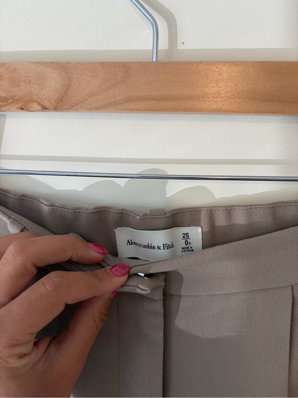Abercrombie & Fitch Wide Leg High-Rise Trousers in Taupe - Picture 10 of 11